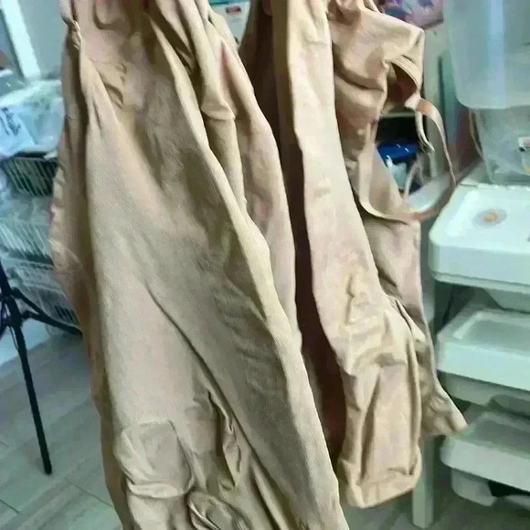 SKIMS- NWOB Sculpting Seamless Mid Thigh Bodysuit - Clay/ nude/ ochre - Picture 12 of 12